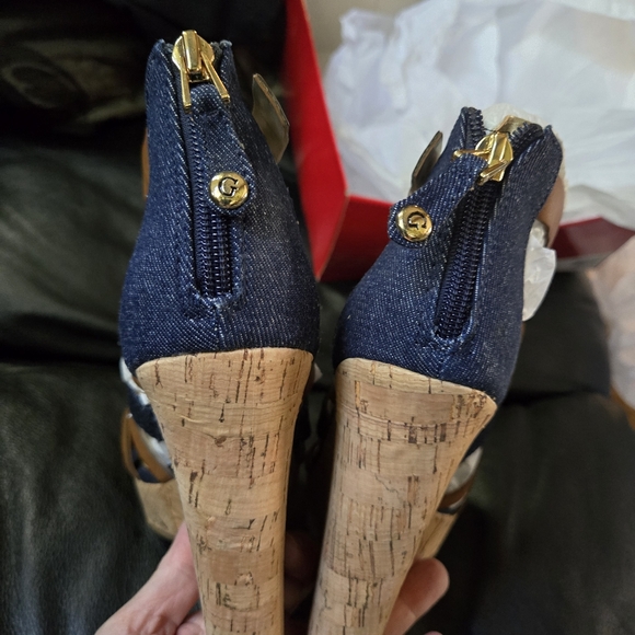 Guess CUTE brown& denim wedge heels sz7 NEW in box - Picture 6 of 10